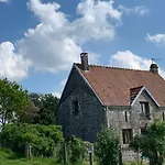 Des Pommiers Avec Terrain De Petanque