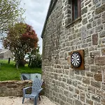 Des Pommiers Avec Terrain De Petanque Le Fresne-Poret
