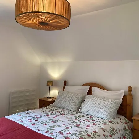 Des Pommiers Avec Terrain De Petanque * Le Fresne-Poret