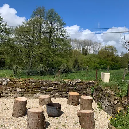 Des Pommiers Avec Terrain De Petanque Le Fresne-Poret