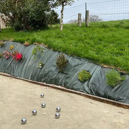 Des Pommiers Avec Terrain De Petanque Holiday home *