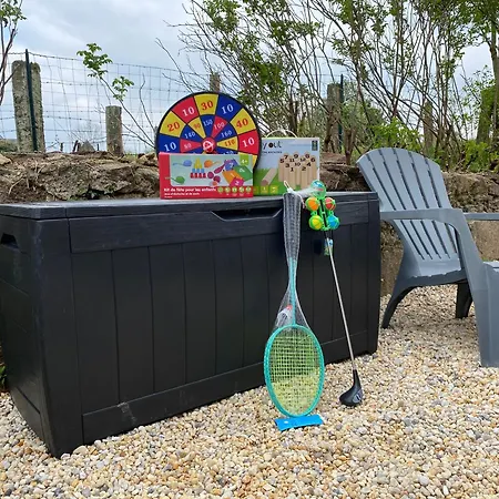 Des Pommiers Avec Terrain De Petanque *