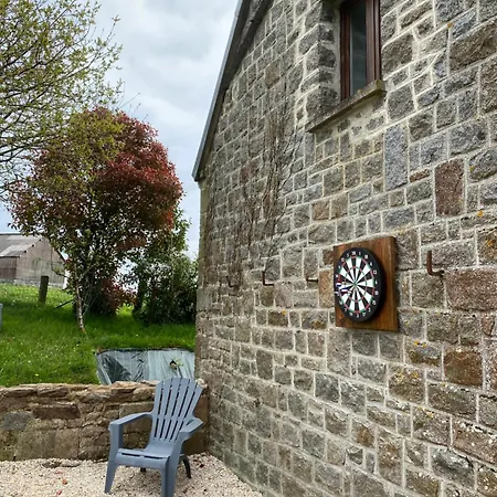 Des Pommiers Avec Terrain De Pétanque Le Fresne-Poret
