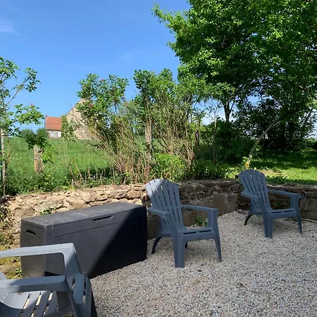 Holiday home Des Pommiers Avec Terrain De Petanque