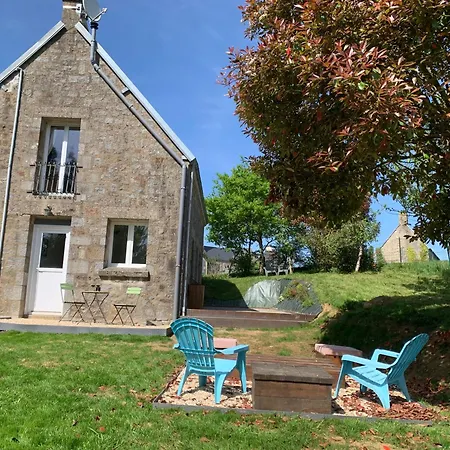 Des Pommiers Avec Terrain De Petanque * Le Fresne-Poret
