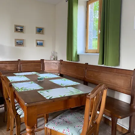 Des Pommiers Avec Terrain De Petanque Holiday home *