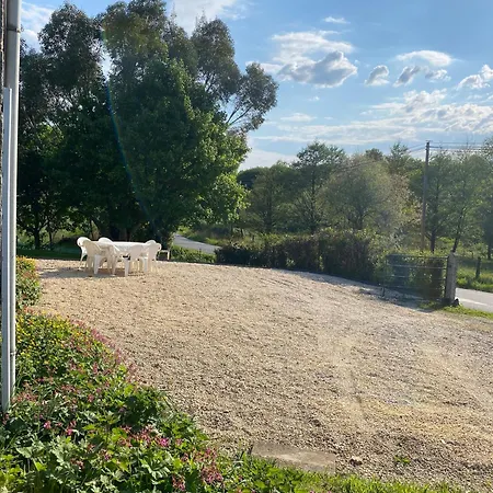 Des Pommiers Avec Terrain De Petanque