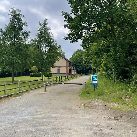 Des Pommiers Avec Terrain De Petanque Le Fresne-Poret