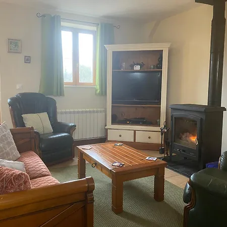 Des Pommiers Avec Terrain De Pétanque Сasa de vacaciones