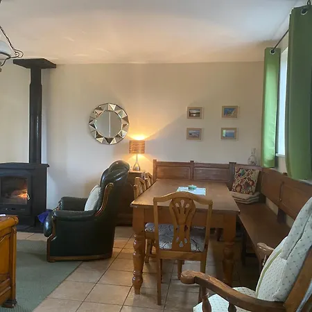 Holiday home Des Pommiers Avec Terrain De Petanque Le Fresne-Poret