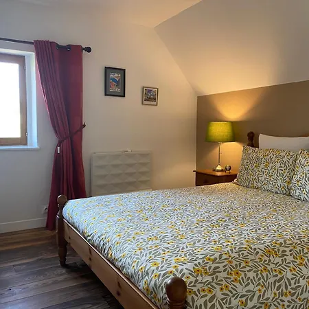 Des Pommiers Avec Terrain De Petanque Holiday home *