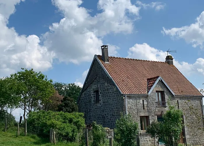 Des Pommiers Avec Terrain De Pétanque