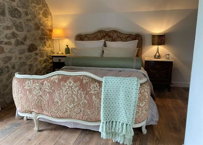 Des Pommiers Avec Terrain De Pétanque Le Fresne-Poret