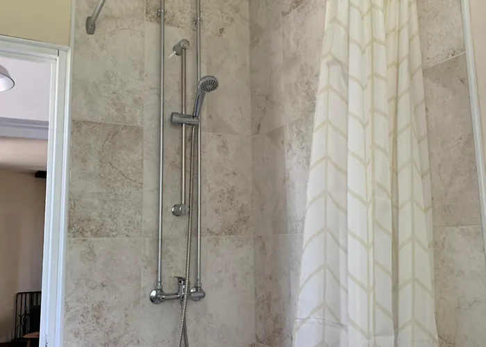 Des Pommiers Avec Terrain De Pétanque