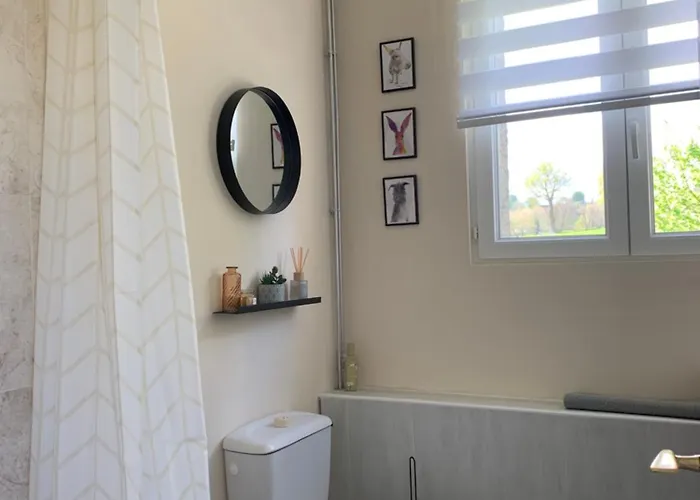 Des Pommiers Avec Terrain De Pétanque Сasa de vacaciones