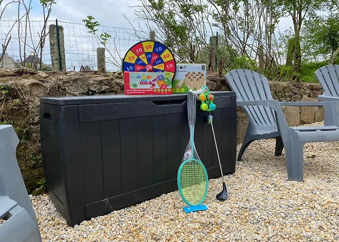 Des Pommiers Avec Terrain De Pétanque *