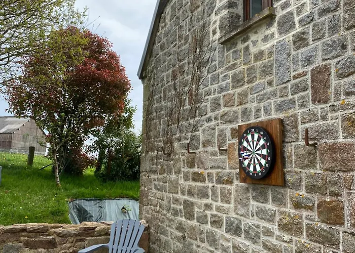 Des Pommiers Avec Terrain De Petanque Le Fresne-Poret