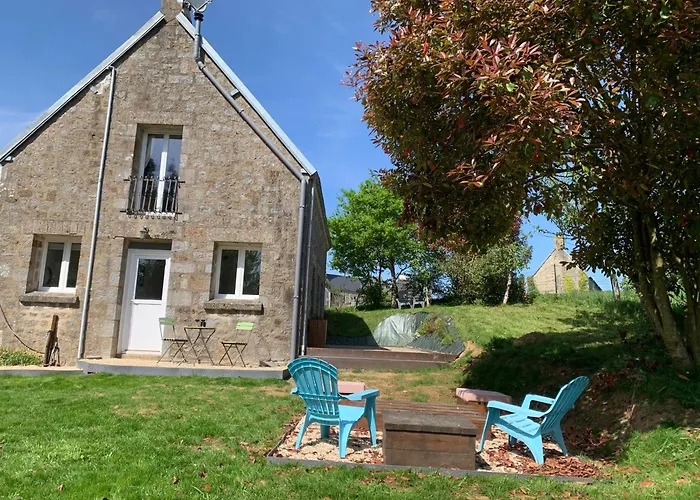 Des Pommiers Avec Terrain De Petanque * Le Fresne-Poret