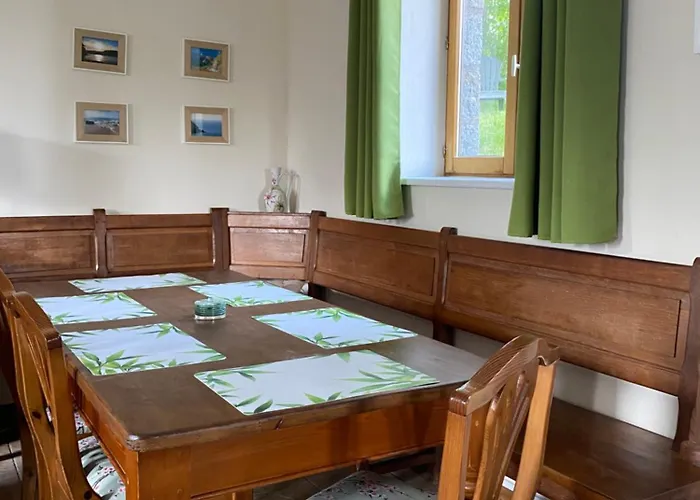 Des Pommiers Avec Terrain De Petanque Holiday home *