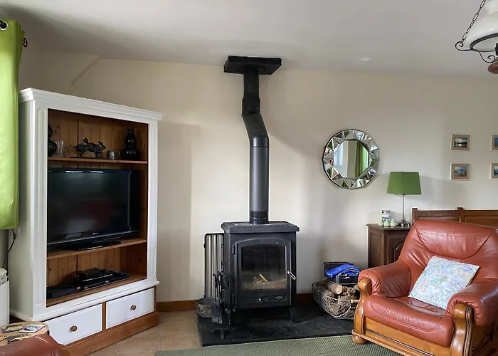 Des Pommiers Avec Terrain De Pétanque * Le Fresne-Poret