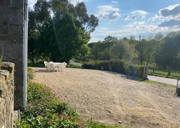 Des Pommiers Avec Terrain De Pétanque