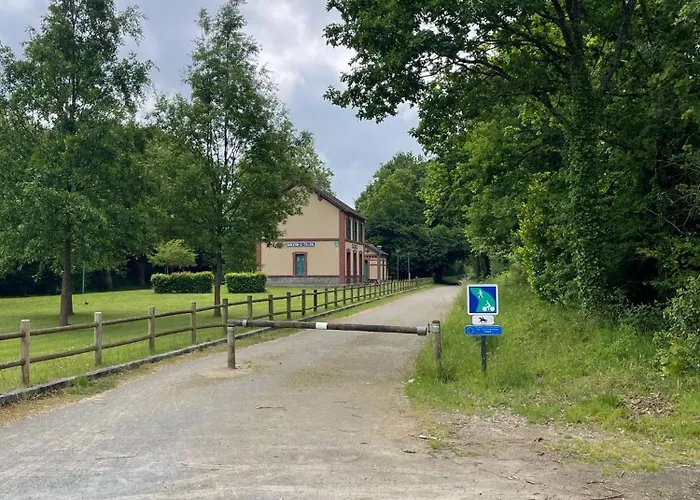 Des Pommiers Avec Terrain De Pétanque Le Fresne-Poret