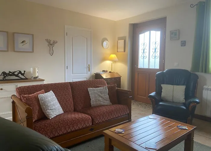 Des Pommiers Avec Terrain De Pétanque * Le Fresne-Poret